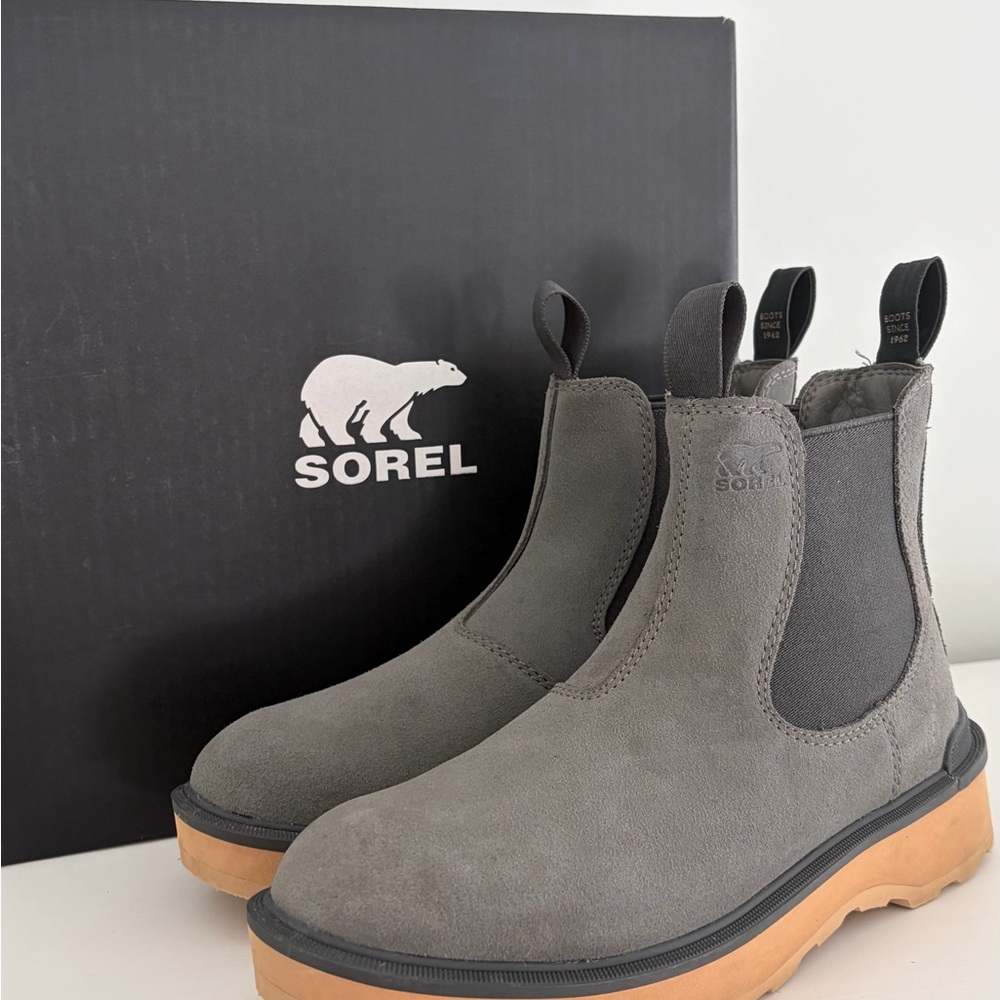Sorel Chealsea boots size 8